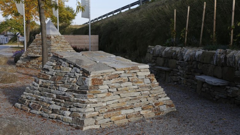 Natural stone pyramids, © Freunde der Gartenbauschule Langenlois Natural stone pyramids, © Freunde der Gartenbauschule Langenlois