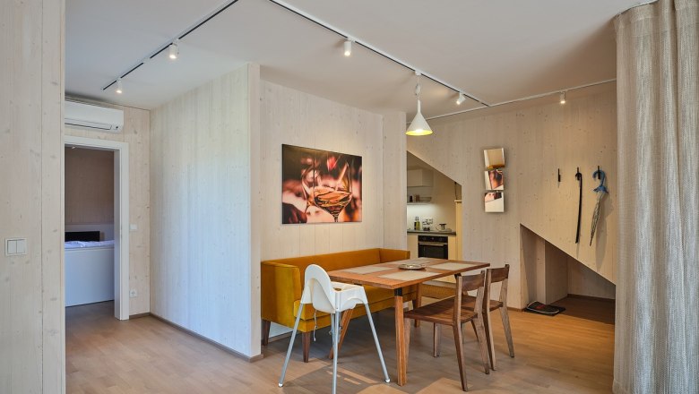 Dining area in house five, © DI Arch. Dietmar Kraus Dining area in house five, © DI Arch. Dietmar Kraus