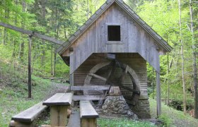 Foam mill in Schwarzenbach an der Pielach, © zVg Gemeinde Schwarzenbach Wooden mill with water wheel in the forest