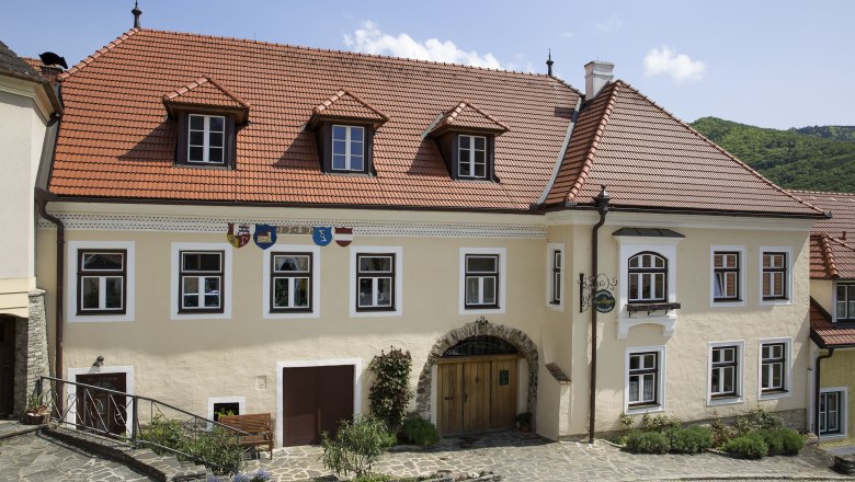 Winery Bayer Exterior view-c_Monika_Loeff, © Monika Loeff Winery Bayer Exterior view-c_Monika_Loeff, © Monika Loeff