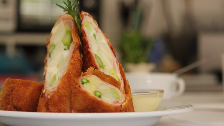 Asparagus cordon bleu, © Gasthaus Bruthenne Asparagus cordon bleu, © Gasthaus Bruthenne