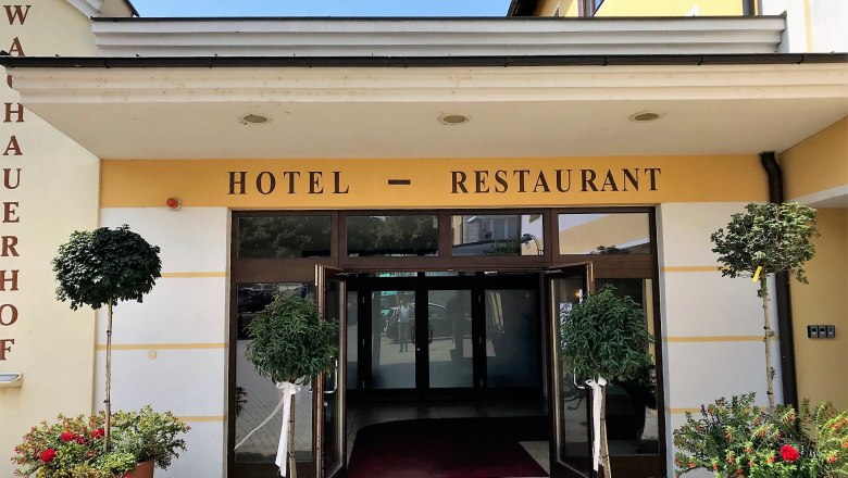 hotel_entrance_cross_c_wachauerhof, © Wachauerhof hotel_entrance_cross_c_wachauerhof, © Wachauerhof