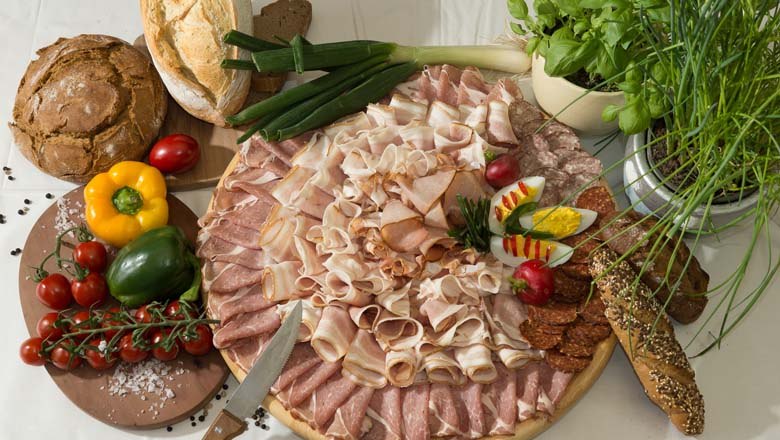 Sausage and bacon from the organic farm, © Biohof Hubicek Sausage and bacon from the organic farm, © Biohof Hubicek