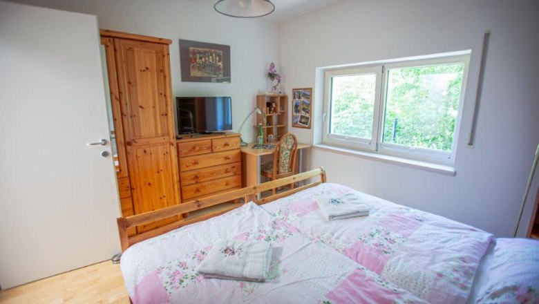 Room 1 with private bathroom, © itjproductions Room 1 with private bathroom, © itjproductions