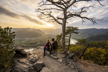 Hiking in summer, © Robert Herbst Hiking in summer, © Robert Herbst