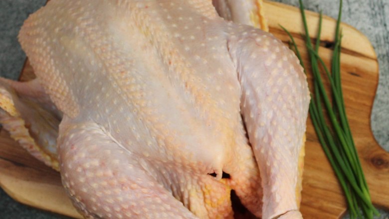 Organic chicken from Obermaierhof, © Obermaierhof Organic chicken from Obermaierhof, © Obermaierhof