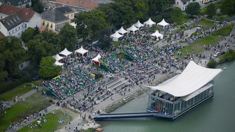 Danube stage Tulln, © Hans Eder Danube stage during the day and at the start of the event View from above