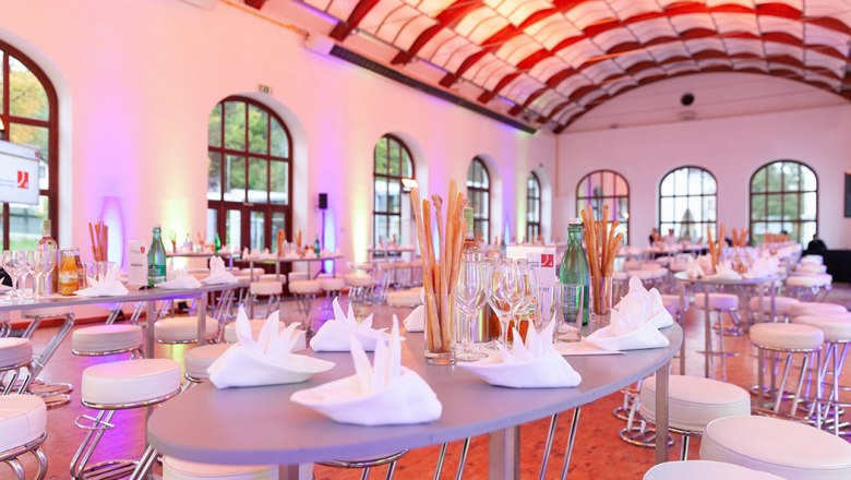 Glass salon Neuhaus - historical part, © Galerie Sonja und Gerald Glass salon Neuhaus - historical part, © Galerie Sonja und Gerald