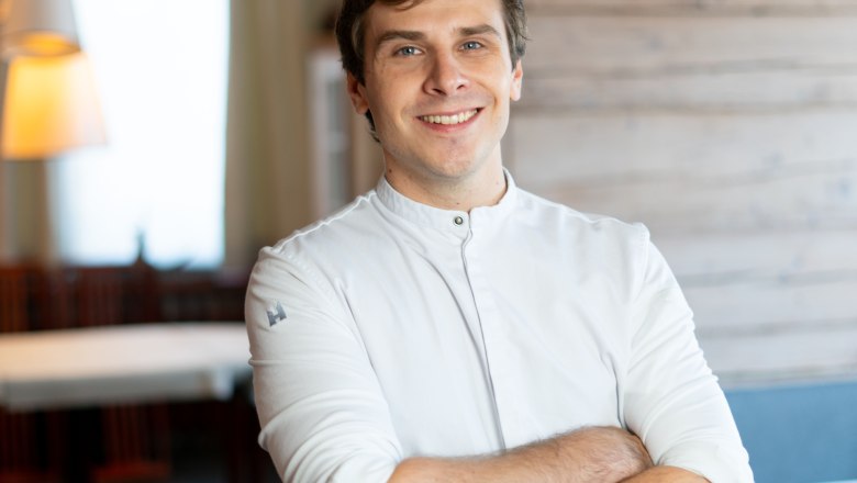 TDR-The Wolf_Butzi, © Das Wolf Chef The Wolf brown hair white chef's jacket