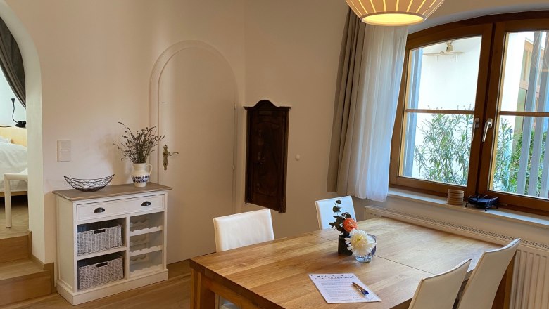 Guest apartment table, © Nicole Höllerer Guest apartment table, © Nicole Höllerer