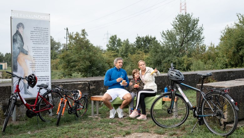 Canal tenant bench, © Silke Ebster Canal tenant bench, © Silke Ebster