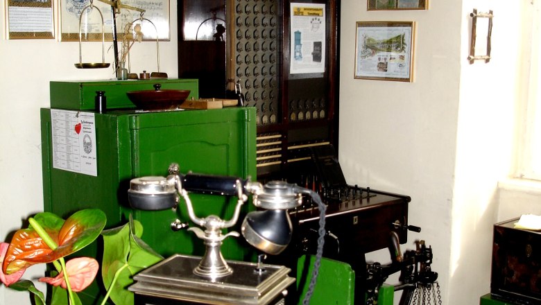 Telephone exchange Küb post office, © Marktgemeinde Payerbach Historic office with telephone and switchgear.