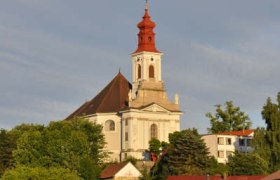 Pilgrimage church, © Marktgemeinde Hoheneich Pilgrimage church on a hill with red roofs and trees in the foreground.