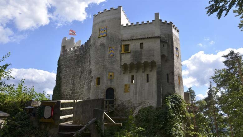Grimmenstein Castle, © www.burg-grimmenstein.at Grimmenstein Castle with blue sky and clouds in the background.