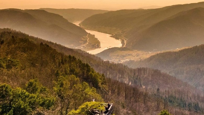 Buschandlwand, © Robert Herbst View of a river valley at sunset from the Buschandlwand.