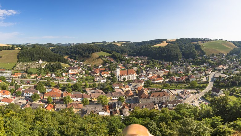 View of Kirchschlag from the fire tower, © Wiener Alpen, Franz Zwickl Panoramic view of Kirchschlag in the Bucklige Welt, surrounded by hills and forests.