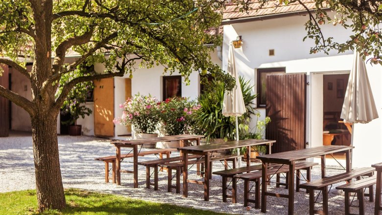 Inner courtyard, © Weingut am Berg Inner courtyard, © Weingut am Berg