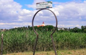 Key experience church view, © Marktgemeinde Pernersdorf View of a church in Pernersdorf through a key mold.