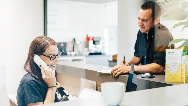 Reception, © Hotel Tullnerfeld Receptionist on the phone with a guest at reception.
