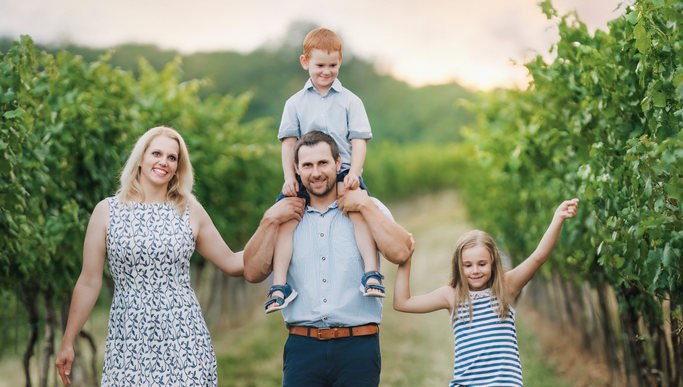 Family Seid - Weinviertler wine tavern, © Martin Mathes Family walks through a vineyard at sunset.