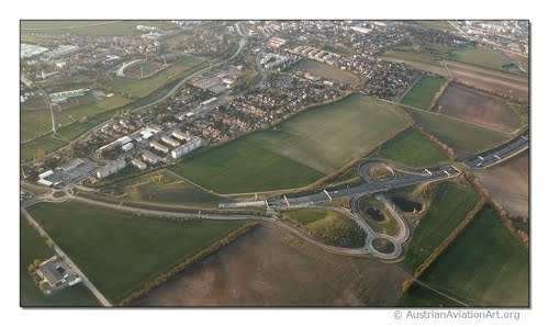 Zwölfaxing, © Gemeinde Zwölfaxing Aerial view of Zwölfaxing with streets, fields and buildings.