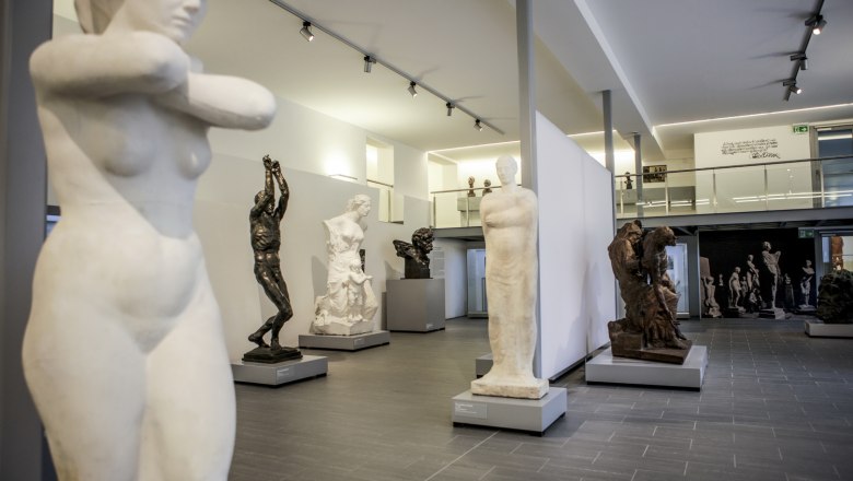 Langenzersdorf Museum, © LEMU / Landessammlungen NÖ / Schultz + Schultz Interior view of the Langenzersdorf Museum with several sculptures.