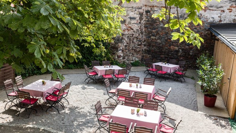 Sheltered corner in the guest garden, © Gasthof Mang Sheltered corner in the guest garden, © Gasthof Mang