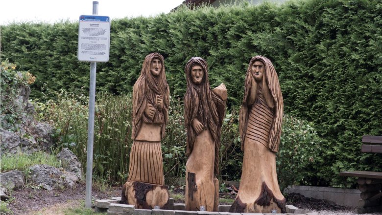 Legendary figures in Lanzenkirchen, © Marktgemeinde Lanzenkirchen Three wooden sculptures of the Leitha witches at the source of the Leitha in Lanzenkirchen.