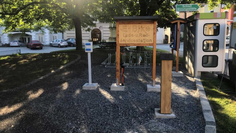 E-bike charging stations and bicycle service station, © Stadtgemeinde Drosendorf-Zissersdorf E-bike charging stations and bicycle service station, © Stadtgemeinde Drosendorf-Zissersdorf