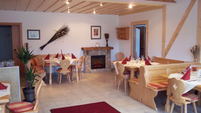 Wedding ceremony in the garden, © Besta Betriebs GmbH Cozy guest room with wooden furniture and fireplace.