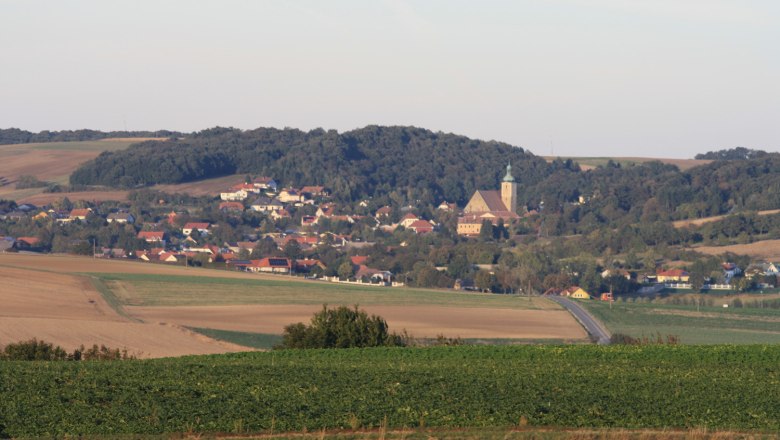 Großrußbach, © Gschwantner Großrußbach Panoramic view of Großrußbach with church and surrounding fields.