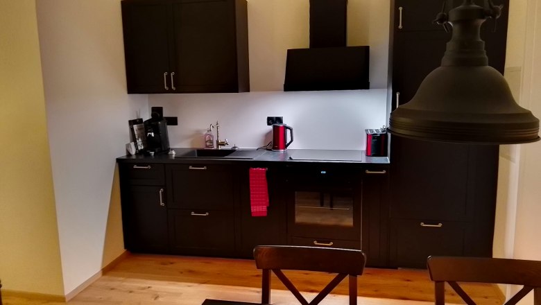 Fully equipped kitchen in the vacation apartment for train enthusiasts, © Bernhard Kaar Fully equipped kitchen in the vacation apartment for train enthusiasts, © Bernhard Kaar