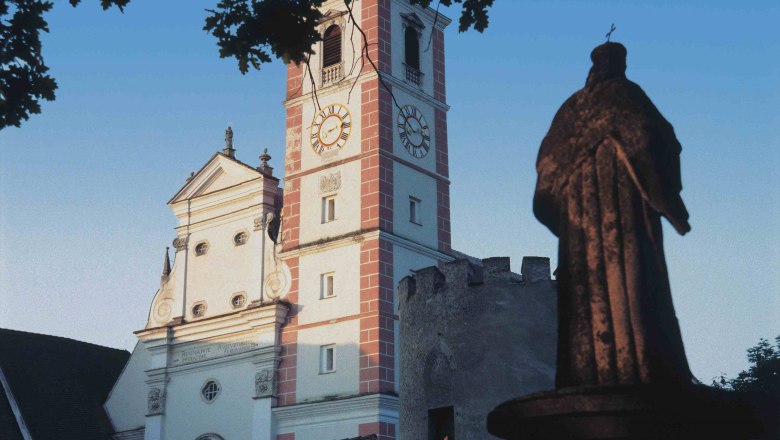 Municipality of Geras, © Stadtgemeinde Geras Church tower and statue in Geras, Austria.