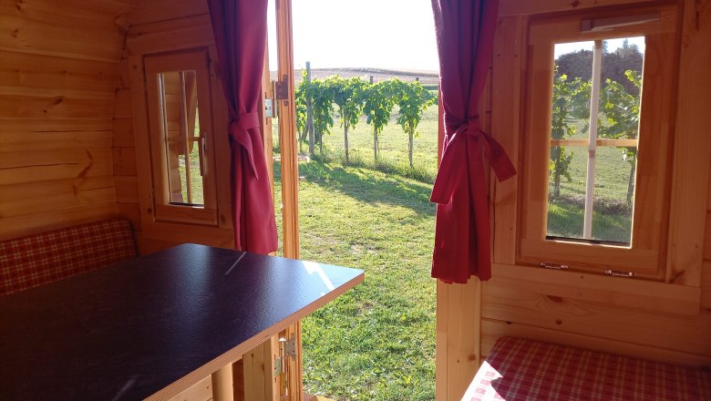 barrel-inside-with-table, © Andreas Artner barrel-inside-with-table, © Andreas Artner