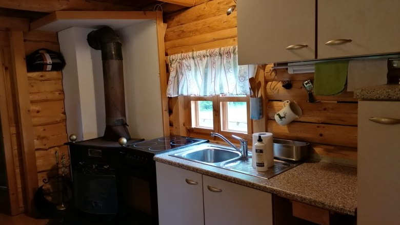 Kitchen in the log cabin, © Magdalena Steindl Kitchen in the log cabin, © Magdalena Steindl