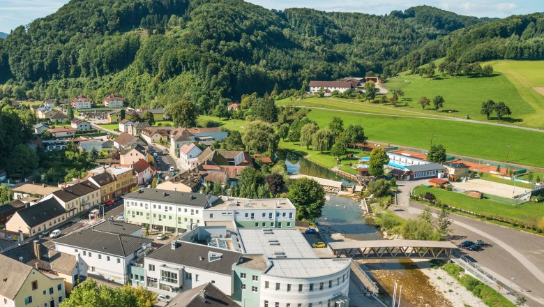 Rabenstein Center, © Markus Haslinger - www.extremfotos.com Aerial view of a small village with river, bridge and surrounding hills.