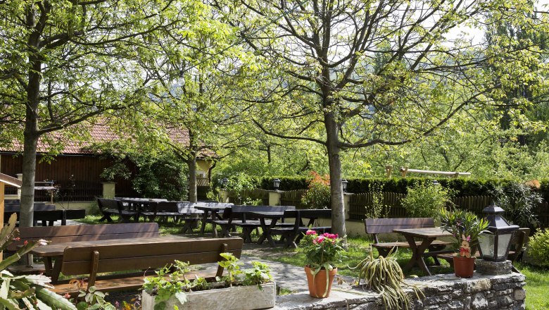 Guest garden at the wine tavern-c_Monika_Loeff, © Monika Loeff Guest garden at the wine tavern-c_Monika_Loeff, © Monika Loeff