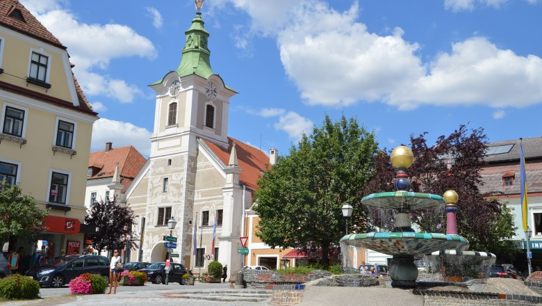 Old town hall with Hundertwasser fountain, © Stadtgemeinde Zwettl Old town hall with Hundertwasser fountain, © Stadtgemeinde Zwettl