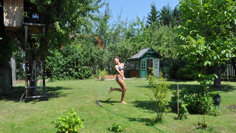 Garden Summer, © Vivian Knor Garden Summer, © Vivian Knor