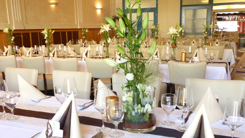 Ballroom, © Johann Holzer Elegant ballroom with laid tables and flower arrangements.