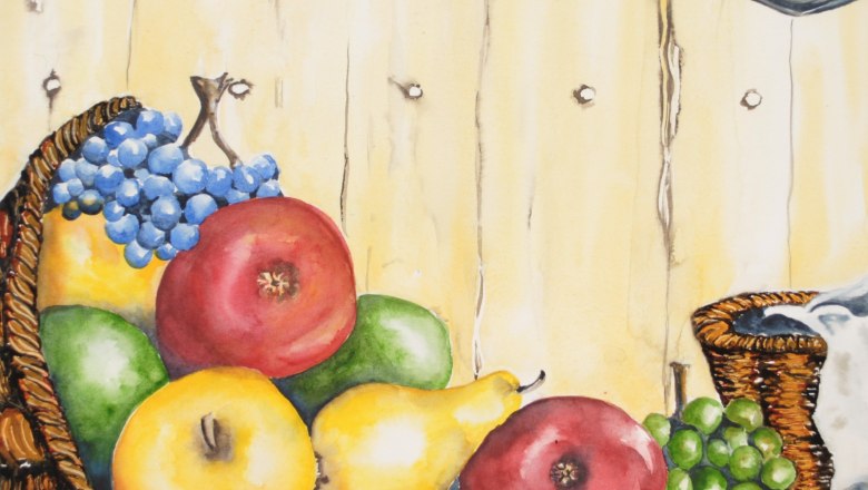 Lammbuschenschank Jeindl, © Familie Jeindl Watercolor painting of fruit in a woven basket in front of a wooden wall.