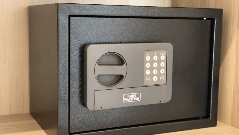 Safe, © Kay Haderer Safe, © Kay Haderer