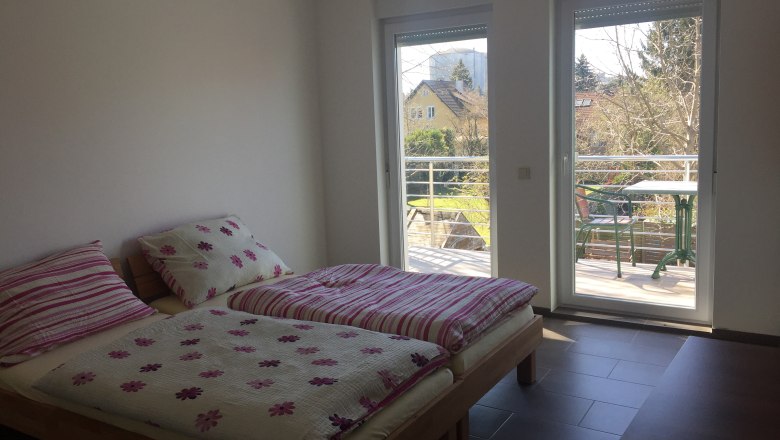 Private room Jarosch, Tulln, © Familie Jarosch Double room furnished in modern style with balcony