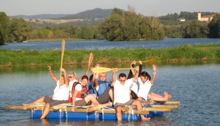 Raft building, © Florian Schober Raft building, © Florian Schober
