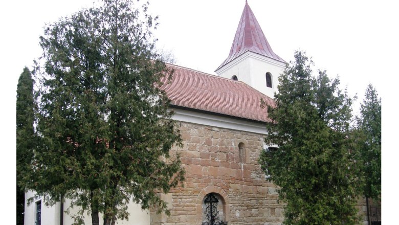 Church, © Gemeinde Pernersdorf Historic church with red roof and tower, surrounded by trees.