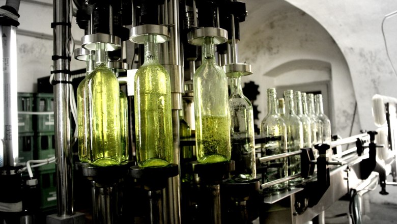 Bottle filling, © Stefan Österreicher Bottle filling, © Stefan Österreicher