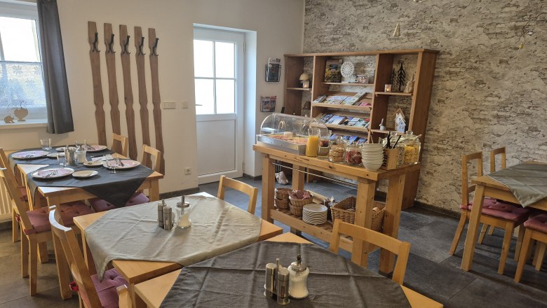 Breakfast room Guest room Messermayer, © Gästezimmer Messermayer Tables in the breakfast room Gästezimmer Messermayer