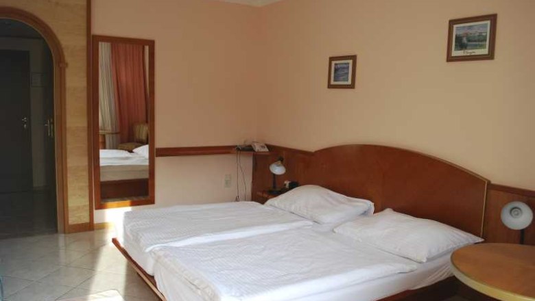 Our spacious rooms, © Gasthof Kobald Hotel room with double bed, bedside lamps and murals.