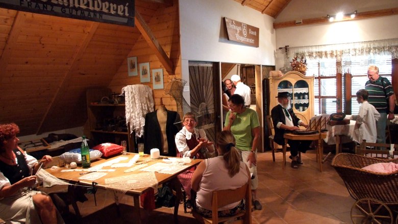 Museum of local history Kautzen, © Heimatmuseum Kautzen Interior view of a local history museum with people in traditional clothing showing handicrafts.