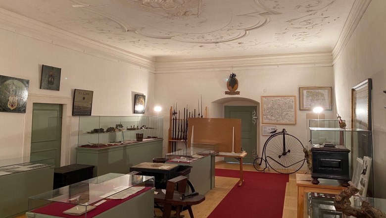 Pulkau Museum of Local History, © Stadtgemeinde Pulkau Interior view of a museum room with showcases, old maps and a penny-farthing.